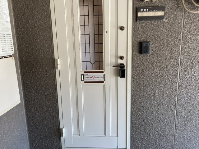 レジデンスT・H　Ⅰ号館の玄関