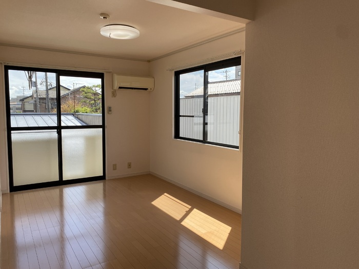 レジデンスT・H　Ⅰ号館の居間・リビング