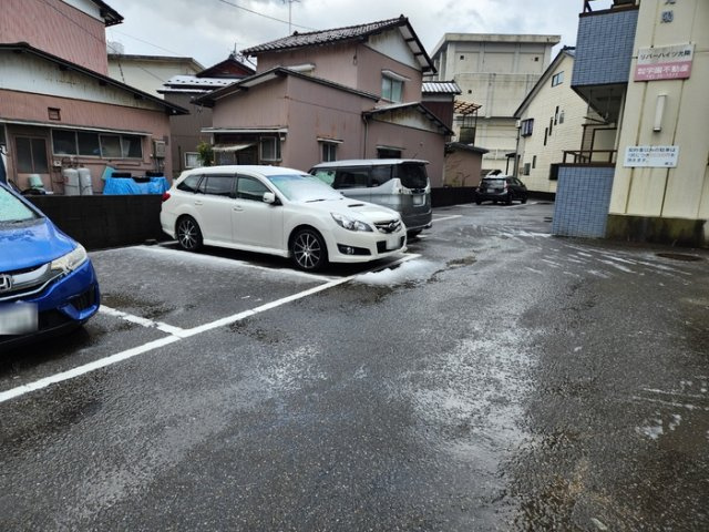 リバーハイツ光陽の駐車場