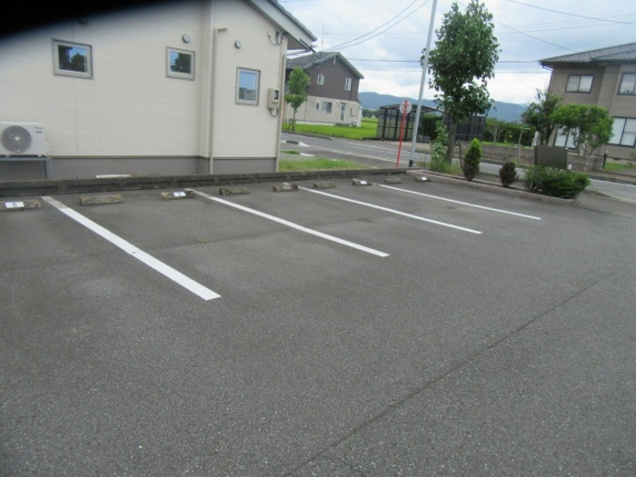 ブルーイースト　Ａの駐車場