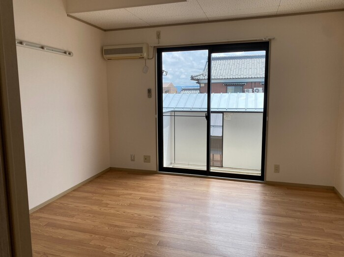 ロイヤルシャトー神中の居間・リビング