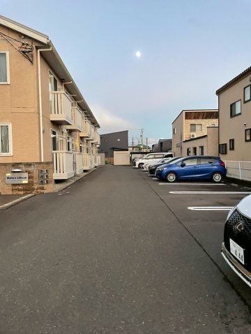 メゾン・リモーネの駐車場