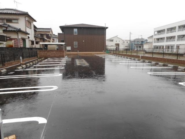 ヴェルソー加納の駐車場