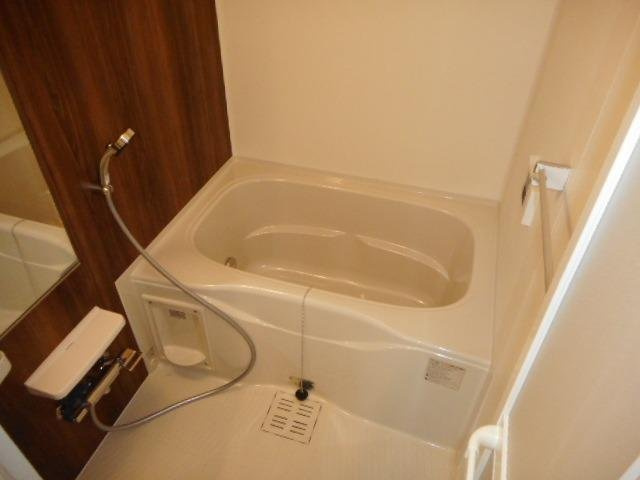 ヴェルソー加納の浴室