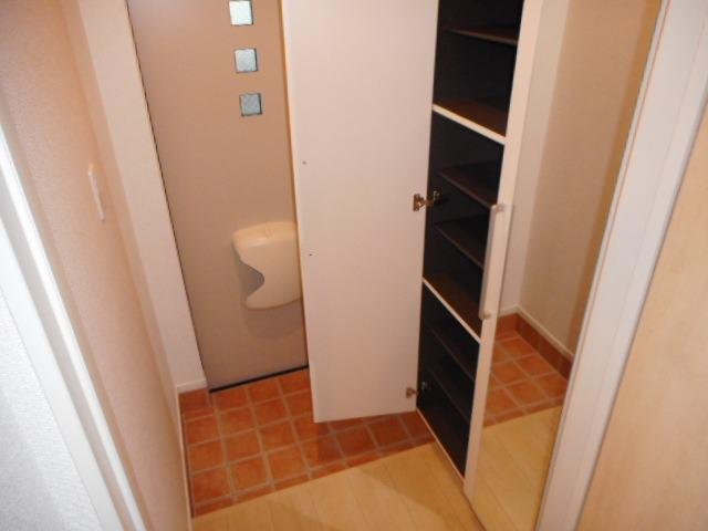 ヴェルソー加納の玄関