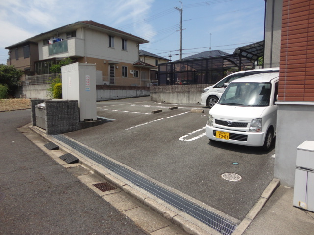 フローレンスの駐車場