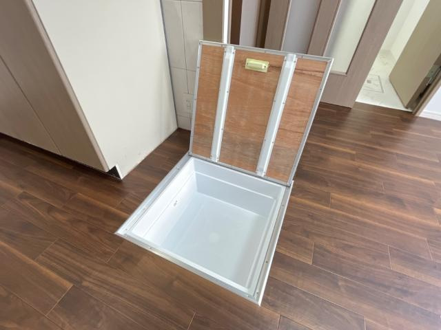 ハピネス　本郷のキッチン|床下収納