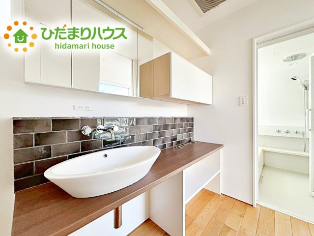 【独立洗面台】 | 水戸市笠原町　中古戸建 | オシャレで機能的な洗面空間。収納も充実し毎日の支度もスムーズです！