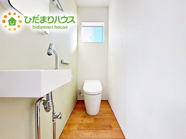 【トイレ】 | 水戸市笠原町　中古戸建 | 小窓が付いているので、トイレも明るい空間になっております♪