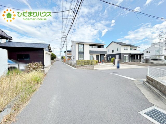 【前面道路含む現地写真】 | 水戸市笠原町　中古戸建 | 商業施設至近で、お買い物に便利な立地です！前面道路も広々で駐車も楽々です☆