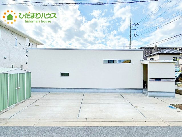 【外観】 | 水戸市笠原町　中古戸建 | 白を基調としたシンプルモダンな外観。洗礼された印象とプライバシー性が両立した平屋。