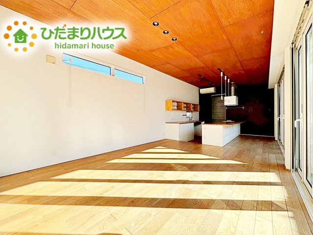 【居間・リビング】 | 水戸市笠原町　中古戸建 | 開放感あふれるLDK。インテリアにこだわりたくなるお洒落な暮らしを演出します。