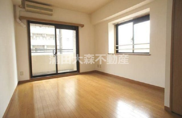 クレフォート大森の居間・リビング|南向きの広々洋室7.3帖