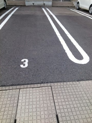 メゾン　ドゥ　コルーテの駐車場