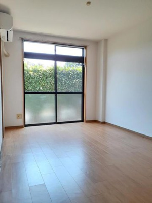 【内装】 | シーズハイツ | 明るい室内です