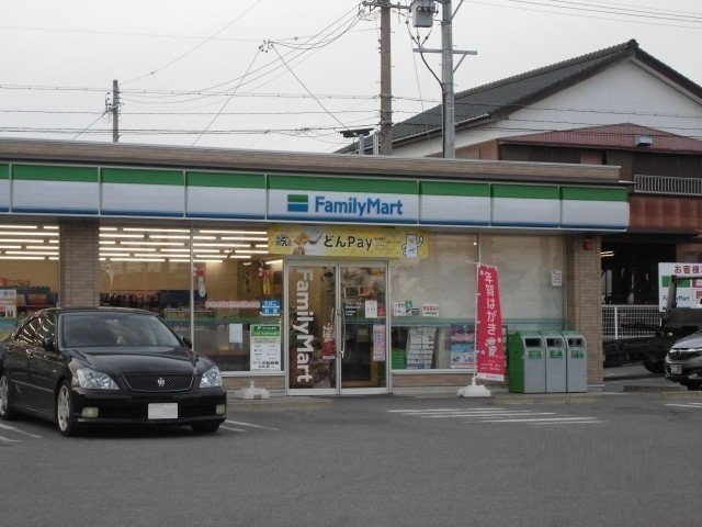 フィオリーレＡの周辺|ファミリーマートまで507m