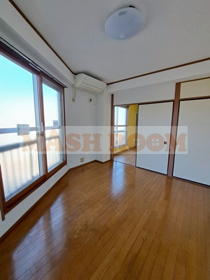 半沢ビルの居間・リビング