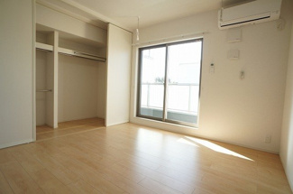 【居間・リビング】 | ベル　フルーフⅠ | 明るい室内です