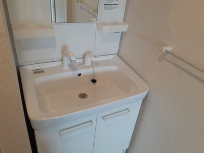 【洗面所】 | コスモハイツ溝口Ⅰ | 忙しい朝には欠かせない洗面所です