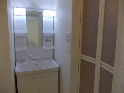 【洗面所】 | アサノ・モノカーメラ | ゆったりとスペースのある洗面所