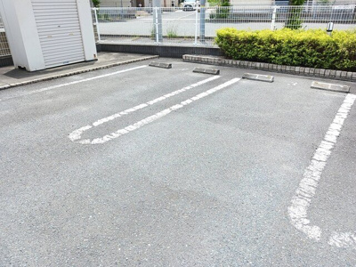 【駐車場】 | ルナ・エトワール | 駐車場完備です
