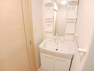 【洗面所】 | ルナ・エトワール | 忙しい朝には欠かせない洗面所です