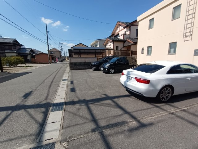 スカイパールの駐車場