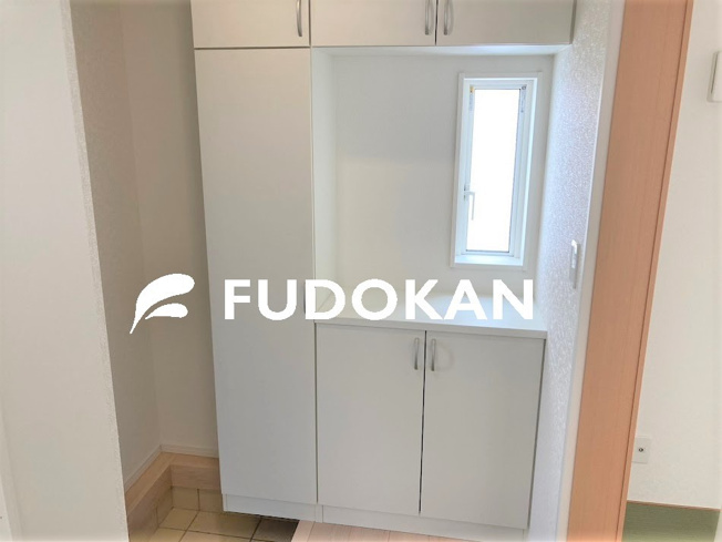 【内観：施工例】 | 山形市浜崎第3【新築建売住宅】3号棟 | 大きいシューズボックスはどんどん増える靴を散らかさずに収納できます。