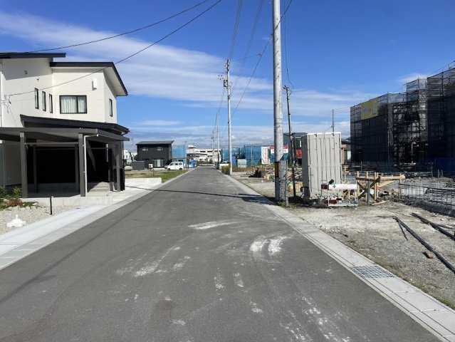 山形市浜崎第3【新築建売住宅】3号棟の前面道路含む現地写真|前面道路
