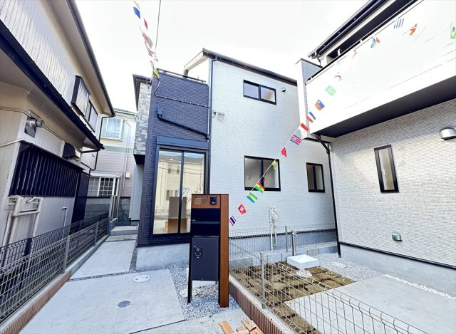 【外観】 | 志木市柏町2丁目　新築一戸建住宅　全2棟　(志木本店) | 完成済みのためいつでも内覧可能です。
お子様の進学に合わせて新生活が始められます。