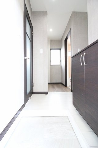 フランボワーズのエントランス|毎日通るエントランスはこのようになっています