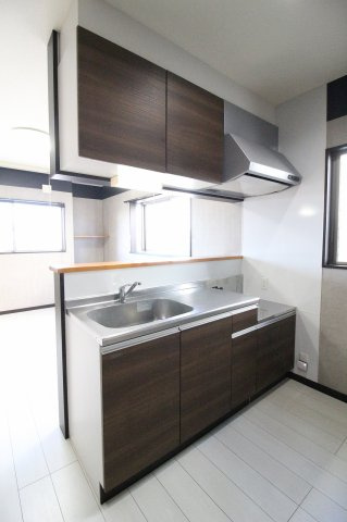 フランボワーズのキッチン|コンパクトなキッチンで掃除もラクラク