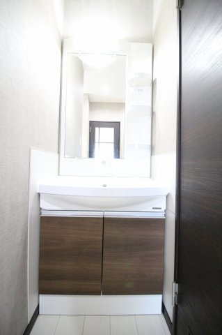 フランボワーズの独立洗面台|独立洗面台、朝の身支度には欠かせません