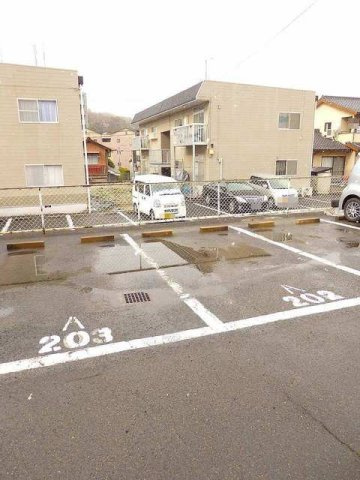 エルディム落合南Ａの駐車場|車をお持ちの方に嬉しい駐車場付きの物件です