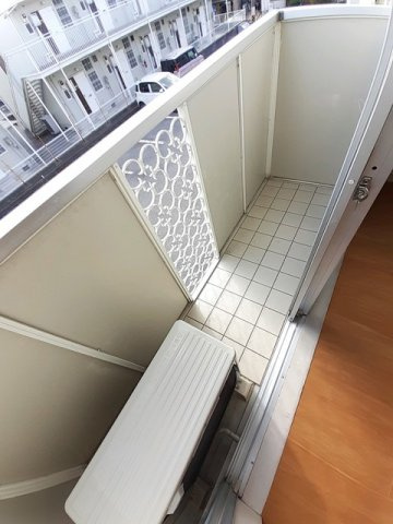 エルディム猫田のバルコニー|お洗濯にも便利なバルコニー付き