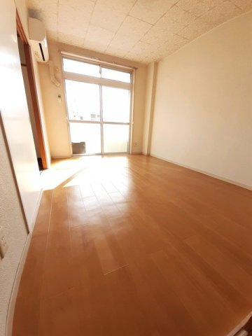 エルディム猫田の居間・リビング|ゆったりとした居間です