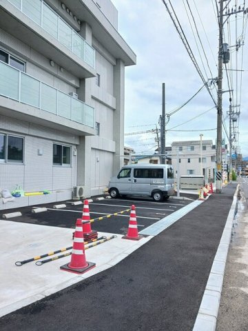 フォームの駐車場|車をお持ちの方に嬉しい駐車場付きの物件です