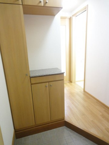 グランジュネッスの玄関|明るい玄関です