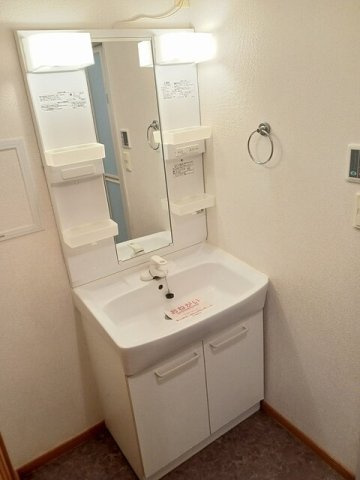 ルミナリエ　請石の洗面所|スペースが確保できる洗面所です