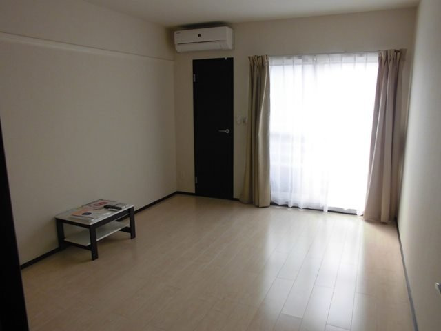 クレイノ西三次の居間・リビング|ゆったりとした居間です