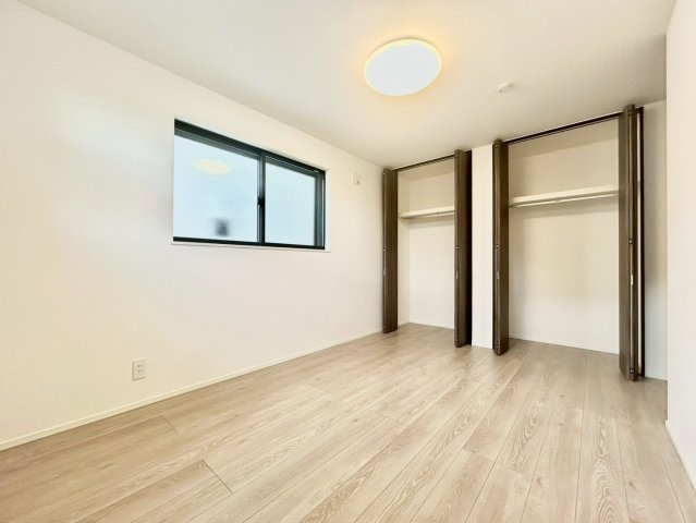 練馬区桜台5丁目　新築戸建　残1棟の洋室|全居室は2面採光のため、通風や採光性を高めてくれます。明るく開放的で快適な居住空間を実現！

現地ご見学希望・資料請求などお気軽にお問い合わせ下さい！
03-5990-5201