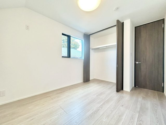 練馬区桜台5丁目　新築戸建　残1棟の洋室|全居室収納付きですので、お部屋を有効的に使うことが出来ます！

現地ご見学希望・資料請求などお気軽にお問い合わせ下さい！
03-5990-5201