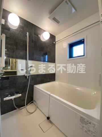 シーズンフラッツ阿波座の浴室