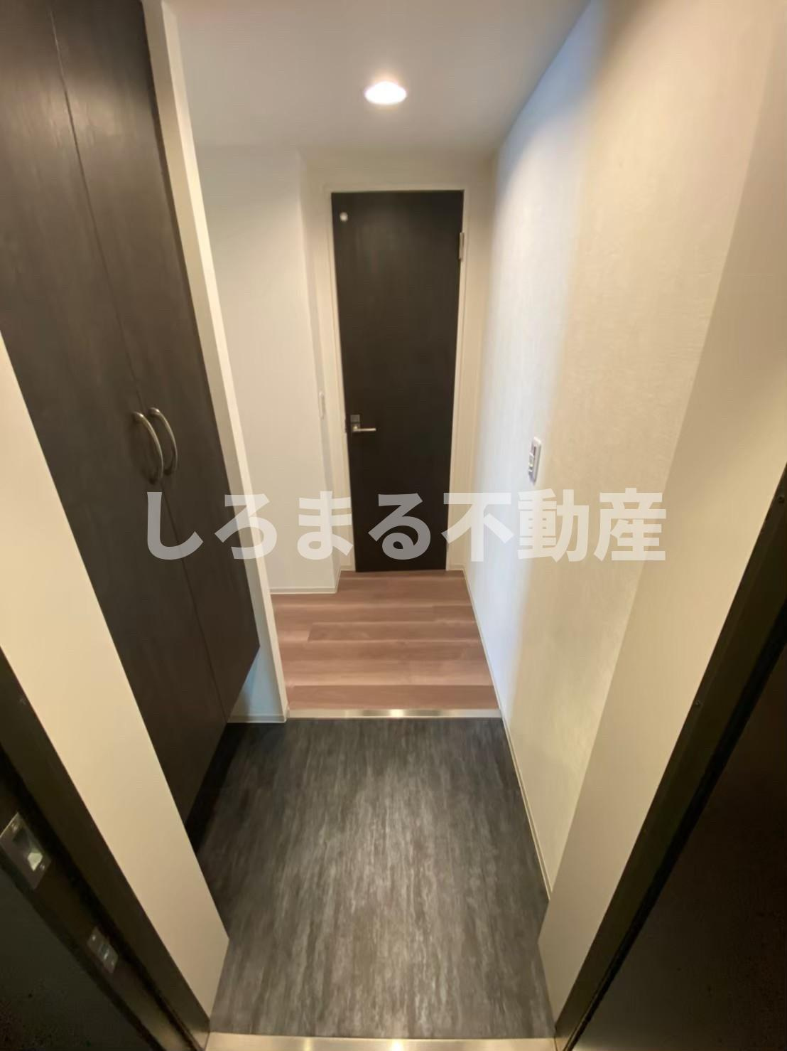 シーズンフラッツ阿波座の玄関