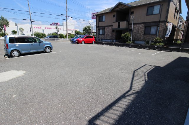 ウエストビレッヂの駐車場