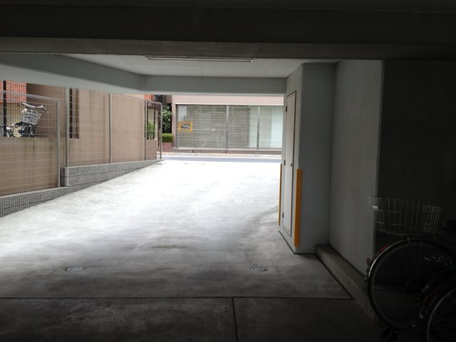 西東京市田無町２丁目の駐車場のロビー