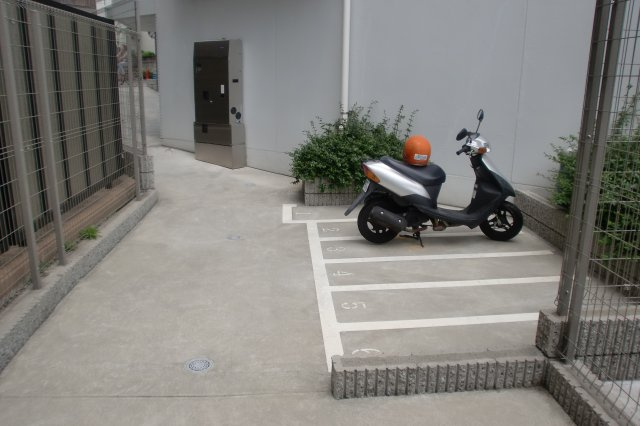 西東京市田無町２丁目の駐車場のその他