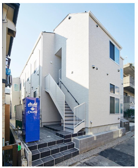 新宿区大久保２丁目のアパートのエントランス