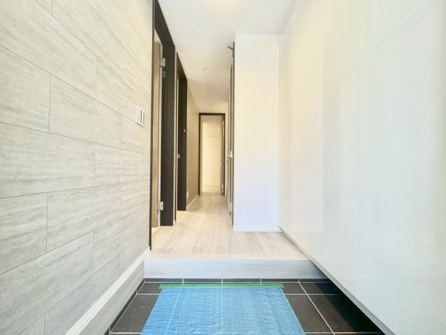 練馬区桜台5丁目　新築戸建　全2棟の玄関|玄関横にはシューズボックスがついているため、片付いた玄関がキープできます！

現地ご見学希望・資料請求などお気軽にお問い合わせ下さい！
03-5990-5201