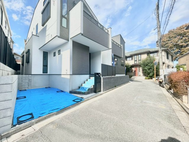 練馬区桜台5丁目　新築戸建　全2棟の前面道路含む現地写真|カースペースあり！

現地ご見学希望・資料請求などお気軽にお問い合わせ下さい！
03-5990-5201